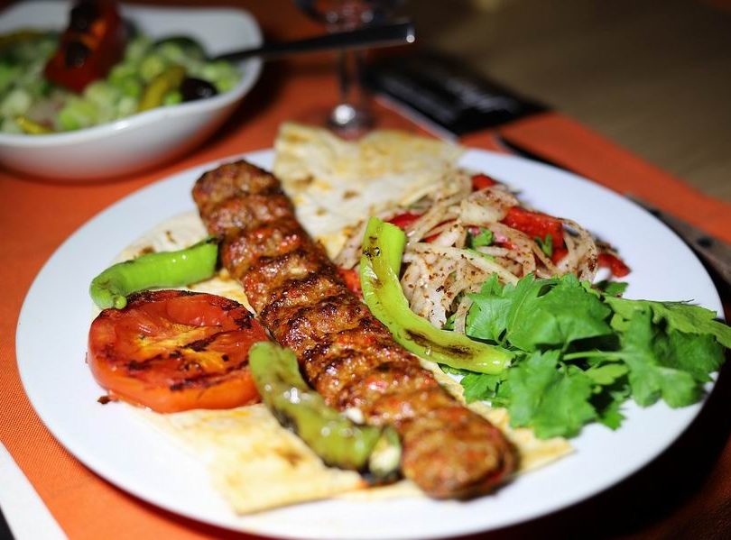 Adana kebabı nasıl yapılır?